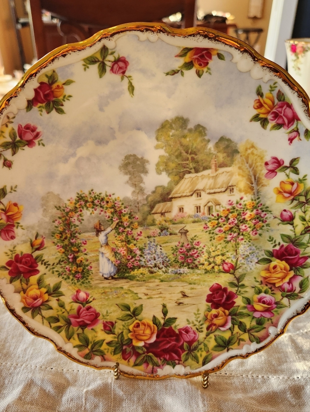 Beautiful Royal Albert Old Country Rose 25th Anniversary Celebration Plate.